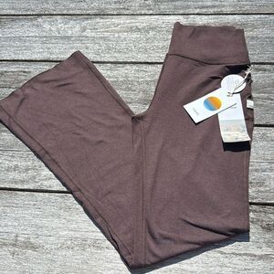 Vuori Women's Halo Slim Flare Pants Java brown NWT SIZE MEDIUM